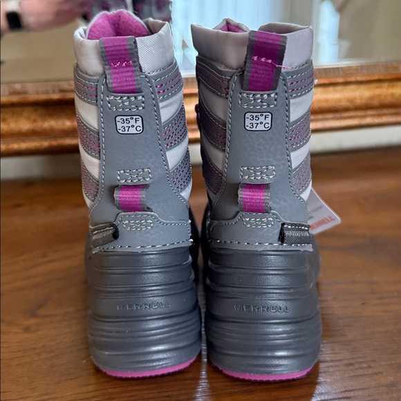 Merrell Gray/Berry little Kids' Snow Boots. Size 5 little kids. - Picture 4 of 14